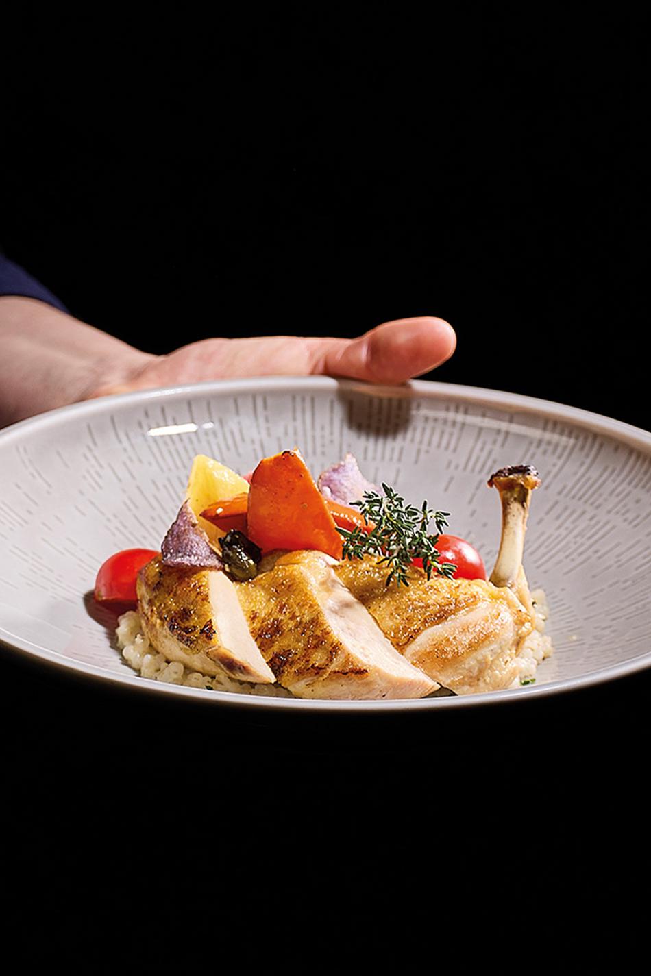 Bild eines Gerichts mit Hühnchen und Gemüse