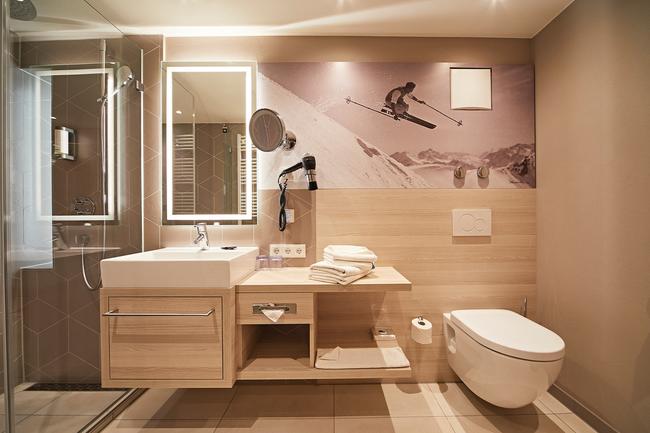 Badezimmerbeispiel eines Doppelzimmer Deluxe