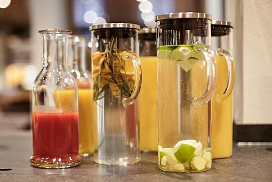 Verschiedenste Säfte am Frühstücksbuffet des Hotels