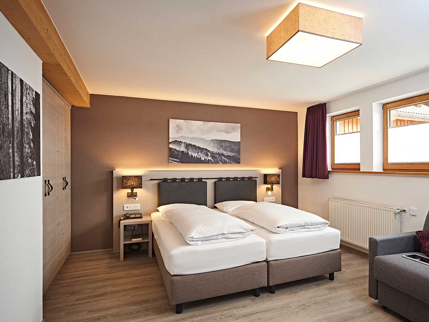Doppelzimmer Classic mit Doppelbett und Wohnbereich