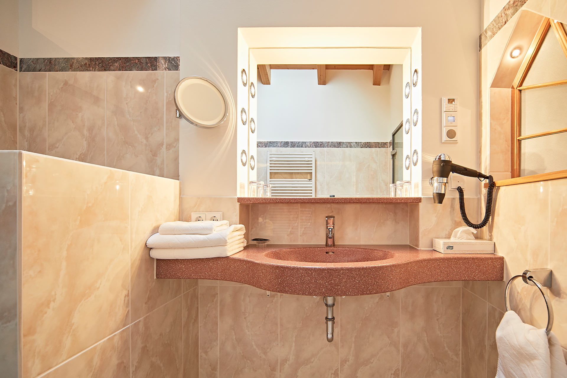 Badezimmerbeispiel eines Doppelzimmer Komfort