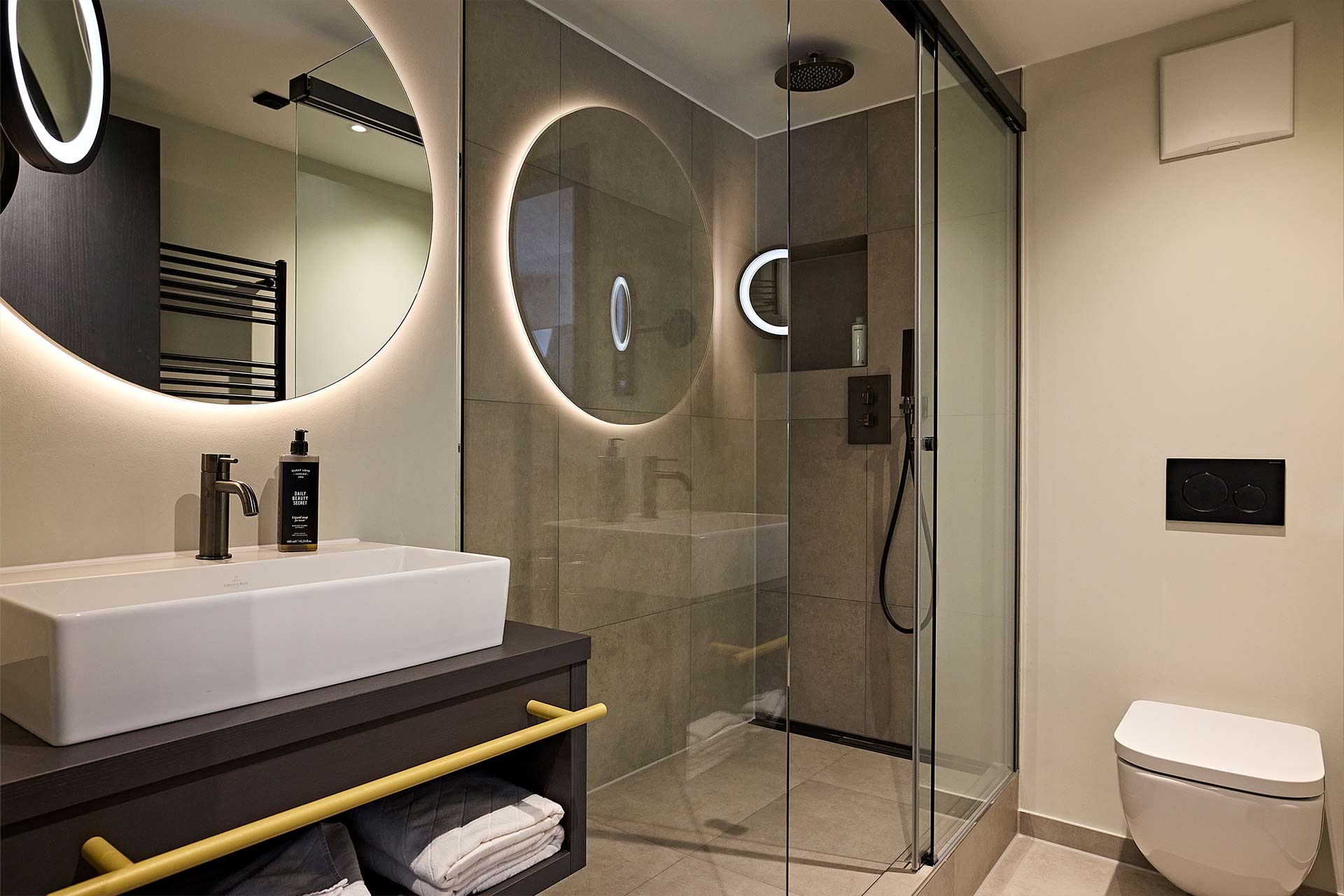 Badezimmerbeispiel eines Doppelzimmer Komfort