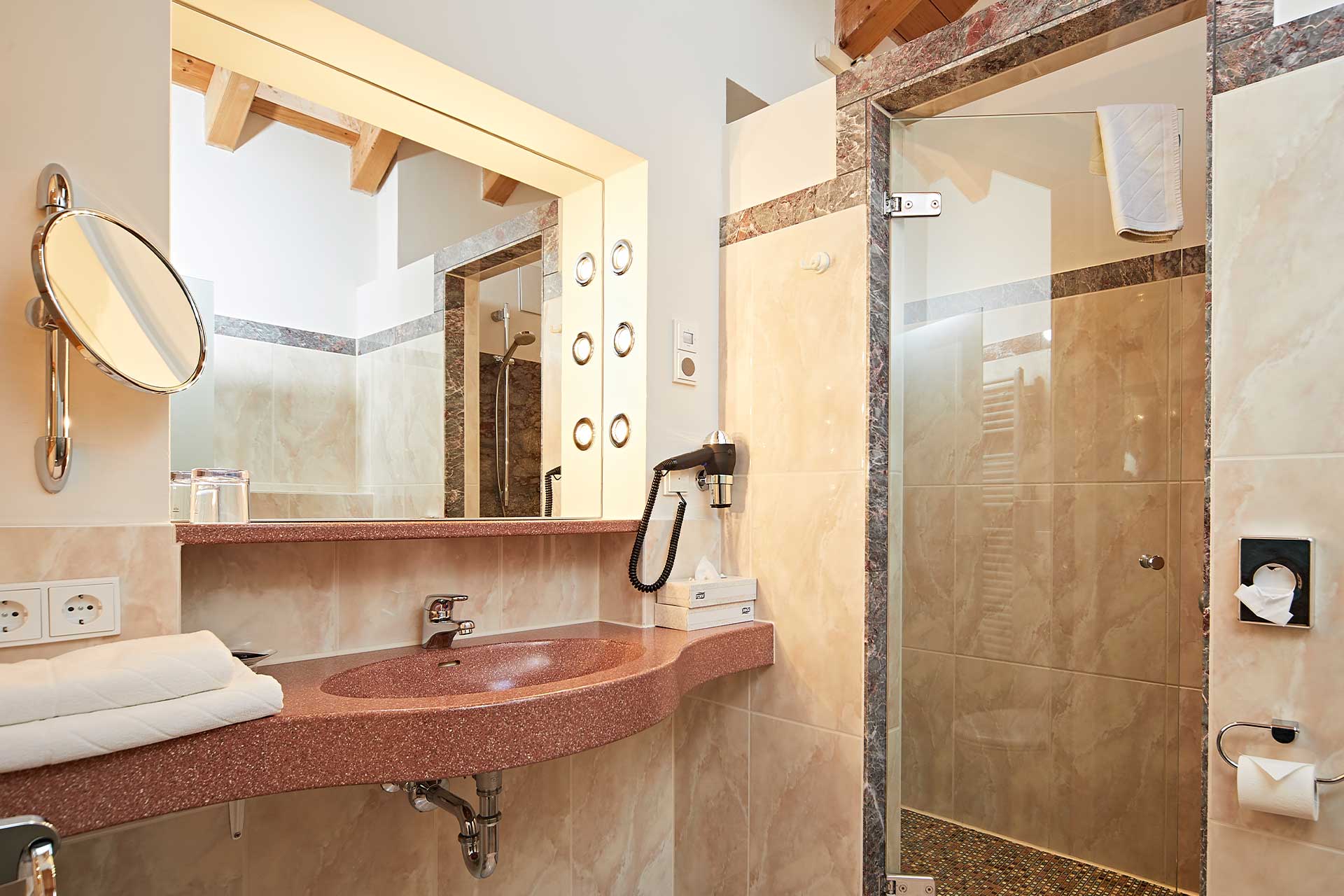 Badezimmerbeispiel eines Einzelzimmer Komfort